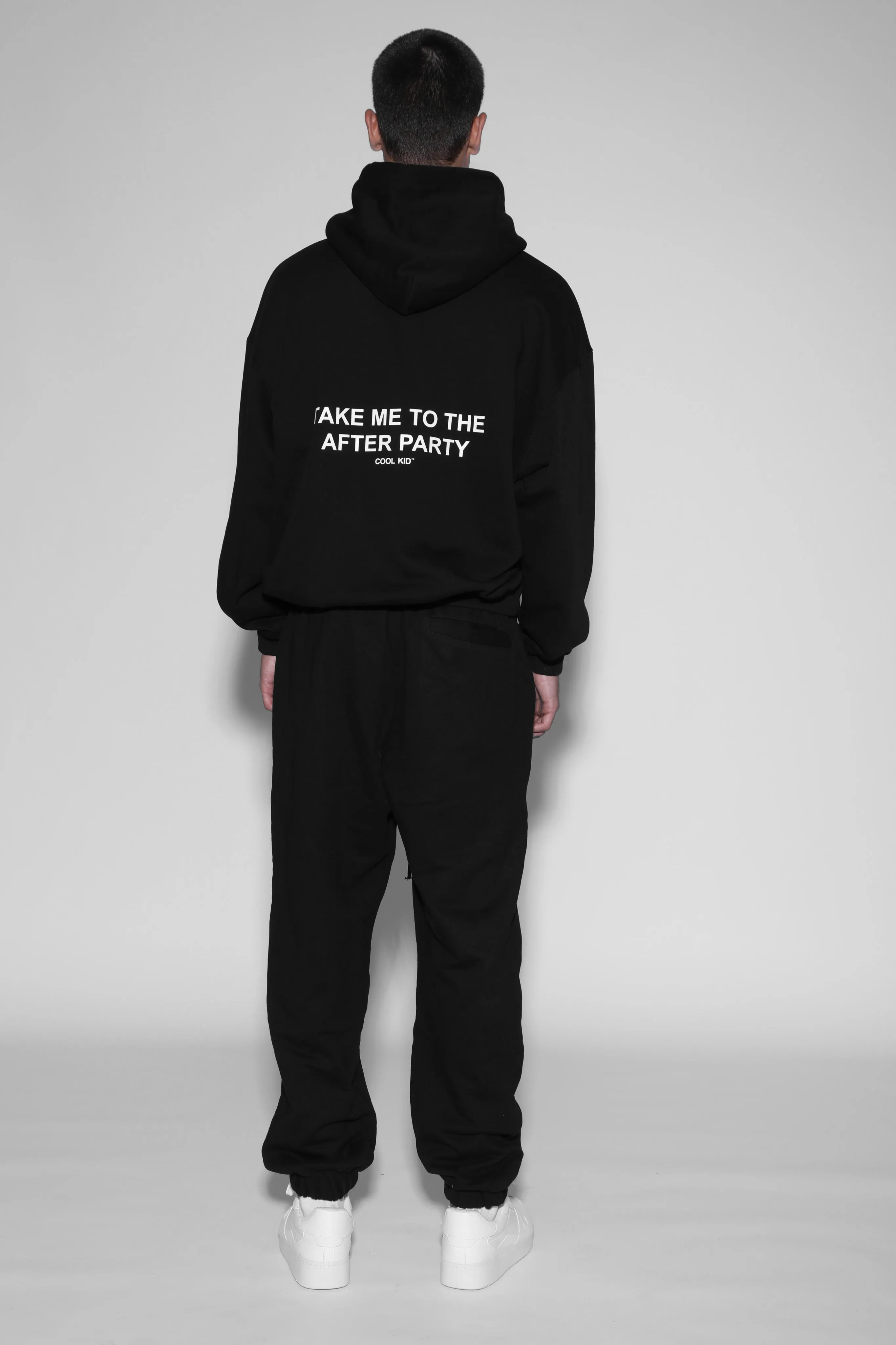 baggy sweatpants