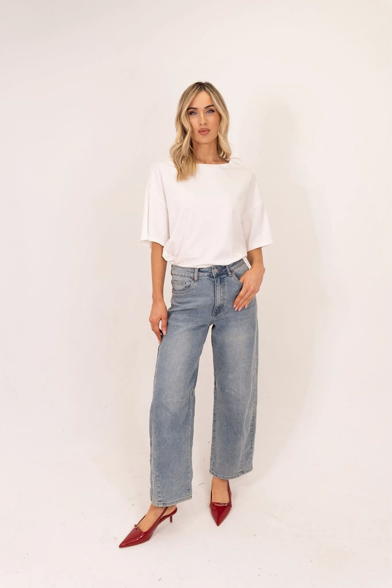 Freya Wide Balloon Jeans In Light Wash