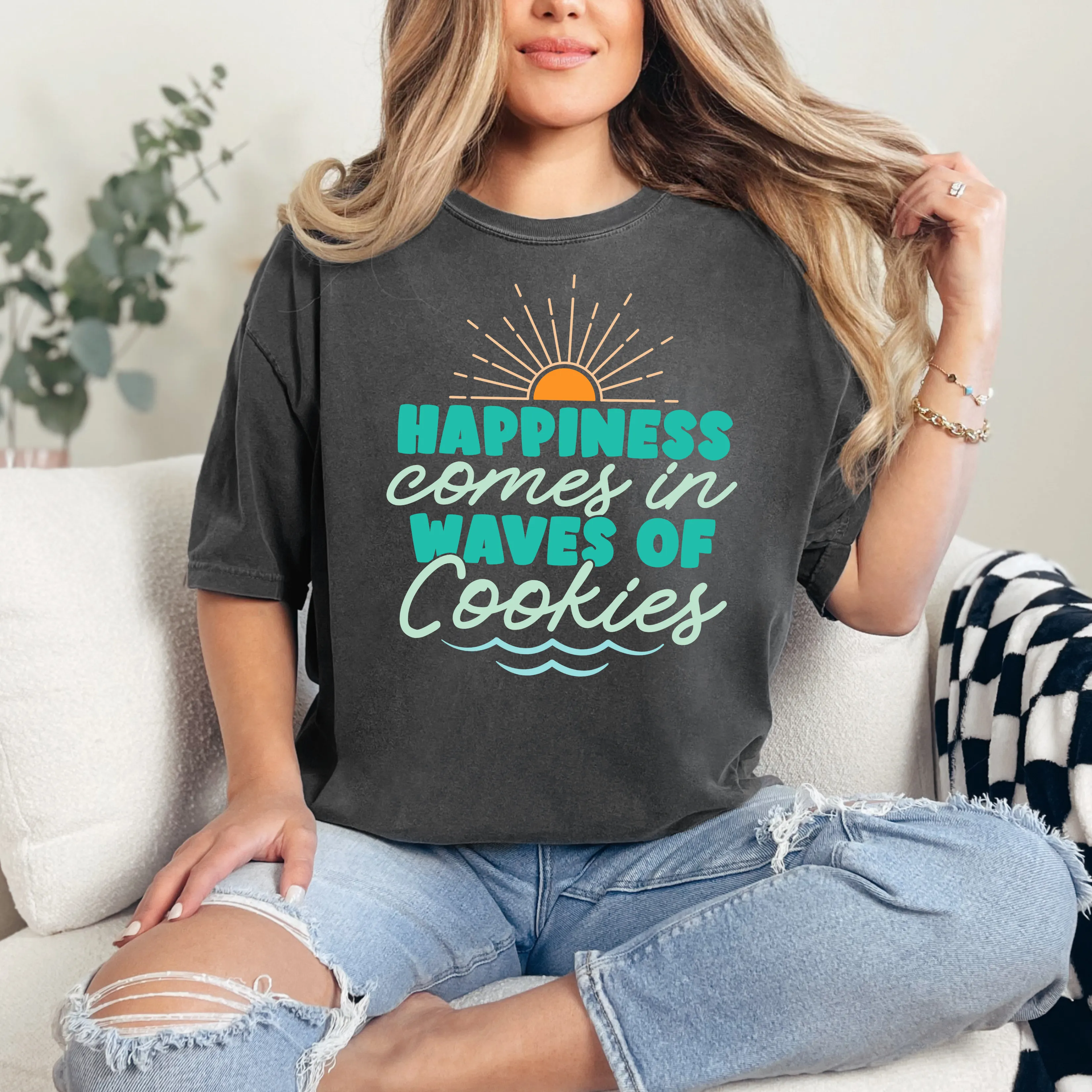 Happiness Comes in Waves - T-Shirt