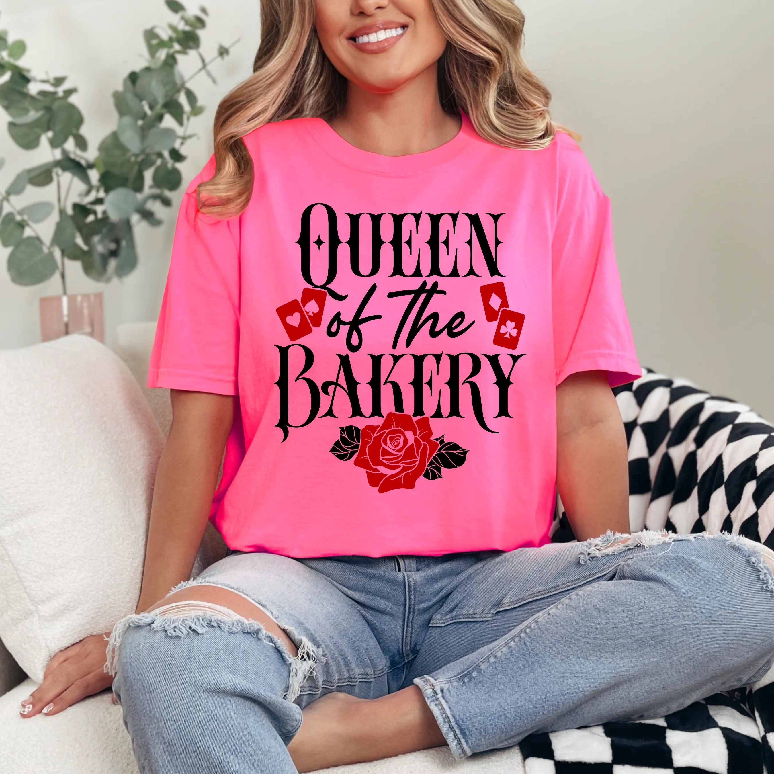 Queen Of The Bakery - T-Shirt