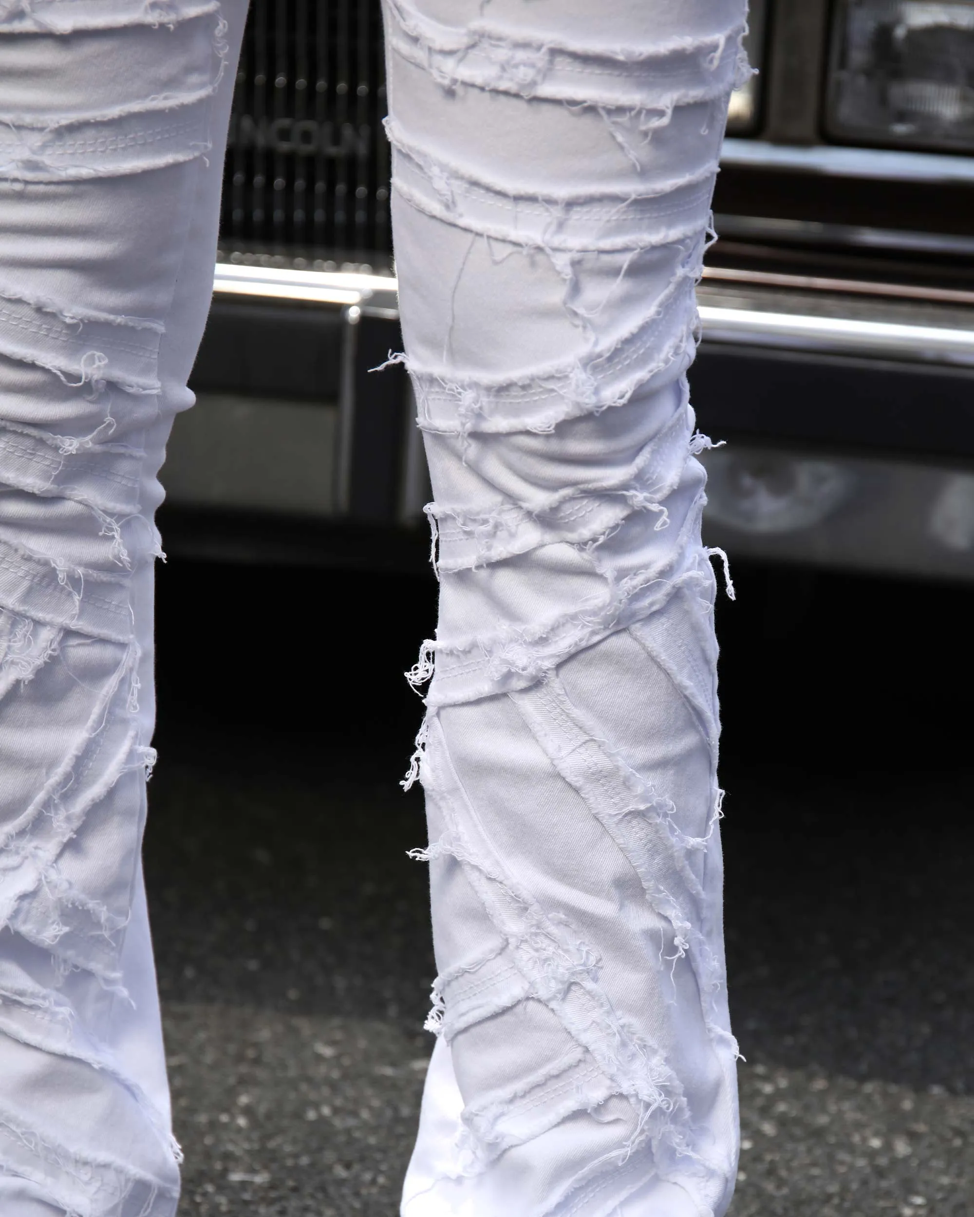 Retro Edge White Flared Jeans with Raw Edge