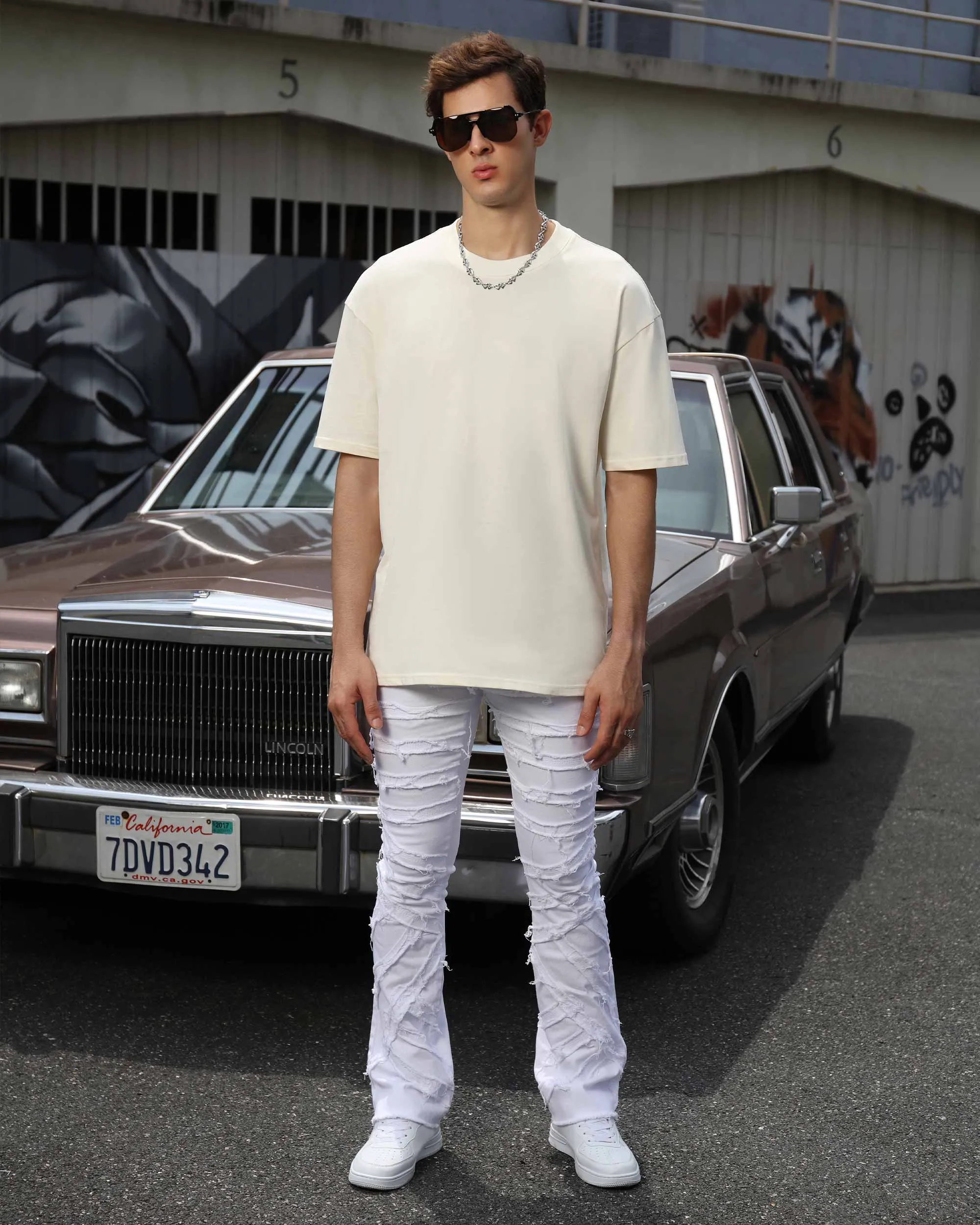 Retro Edge White Flared Jeans with Raw Edge