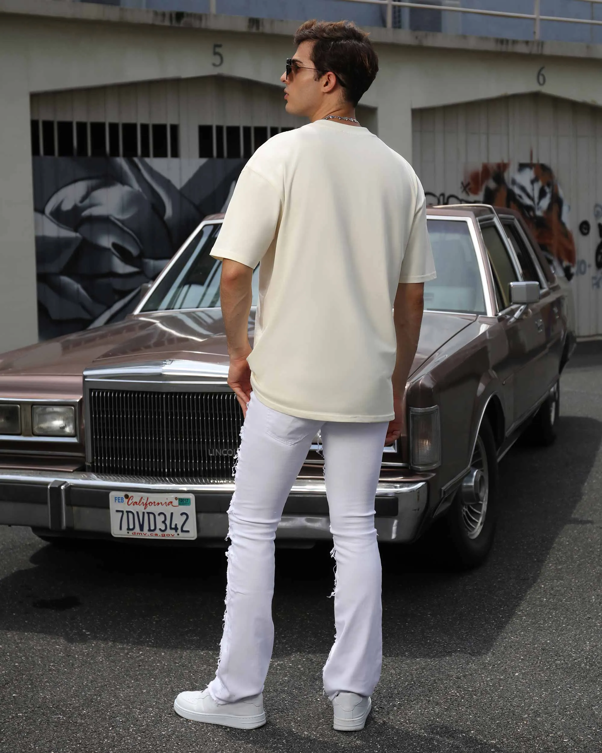 Retro Edge White Flared Jeans with Raw Edge